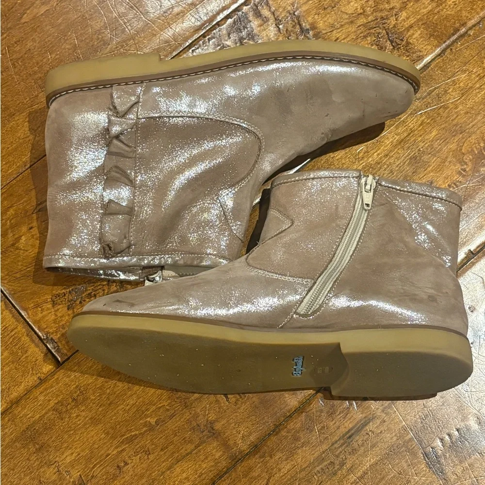 Elephantito Metallic Ruffle Boots - Picture 2 of 10